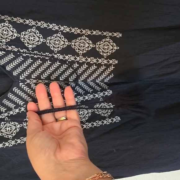 Christopher & Banks Navy Embroidered Top Size Medium - Picture 3 of 8